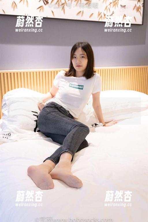 BoBoSocks袜啵啵-稚予 BoBoSocks袜啵啵 - 一张原图引发的红丝约会:稚予的写真收藏