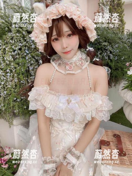 ElyEE子 写真分享:ElyEE子和那只白猫,看得我都想养只猫做模特了!