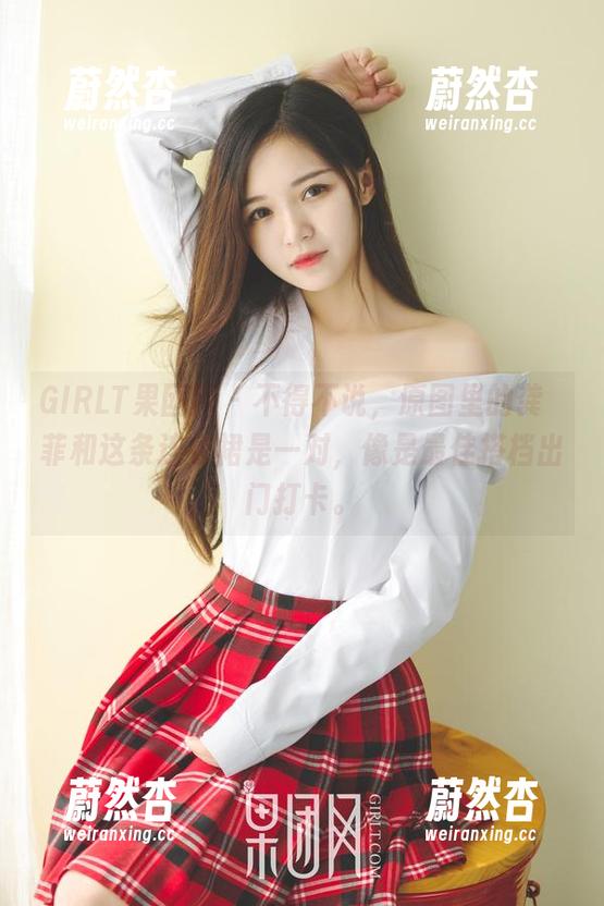 GIRLT果团网 - 不得不说，原图里的龚玥菲和这条连衣裙是一对，像是最佳搭档出门打卡。