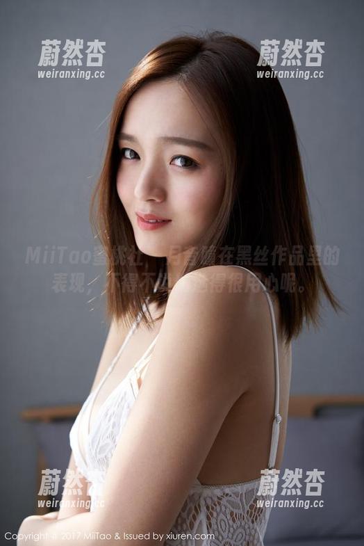 MiiTao蜜桃社-月音瞳 MiiTao蜜桃社 - 月音瞳在黑丝作品里的表现,不得不说精选得很用心呢。