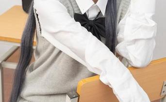 本以为要碰撞云烟,PoppaChan的温柔写真合集却只有暖流