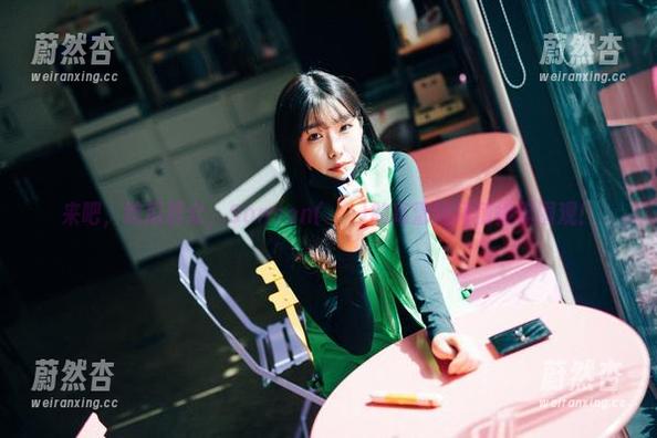 来吧，吃瓜群众，Sonson(손손)的高清短裙值得你围观！