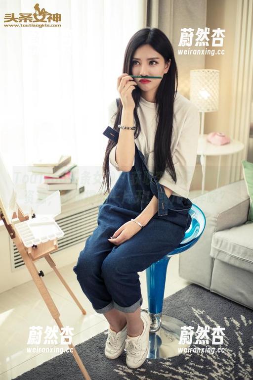 TouTiao头条女神-李丽莎 TouTiao头条女神 - 获取李丽莎的高跟鞋资源,让你撑起一片天!或几根摔跤?