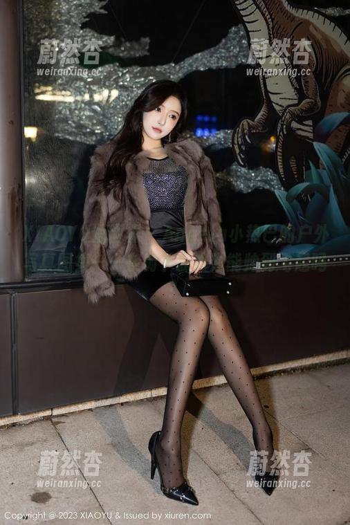 XIAOYU语画界-Angela小热巴 XIAOYU语画界 - Angela小热巴的户外写真图集——在树下躲鸡翅能帅到飞起吗?
