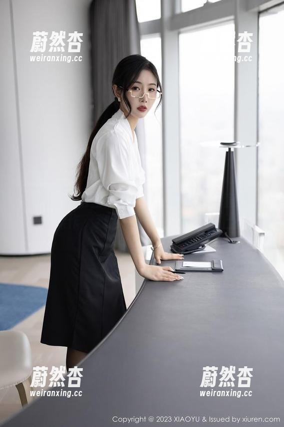 XIAOYU语画界 - 玥儿玥的私拍与套组：这波操作，我也是醉了，相当会上瘾！