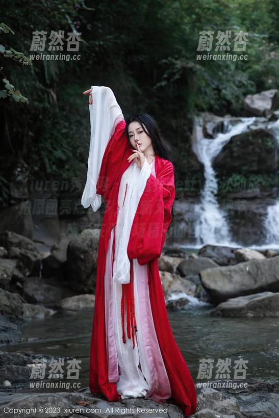 Xiuren秀人网-周思乔Betty Xiuren秀人网 - 周思乔Betty这次的旅拍原图亮点多多,更新又有新的小细节,感觉在看一场精彩的冒险