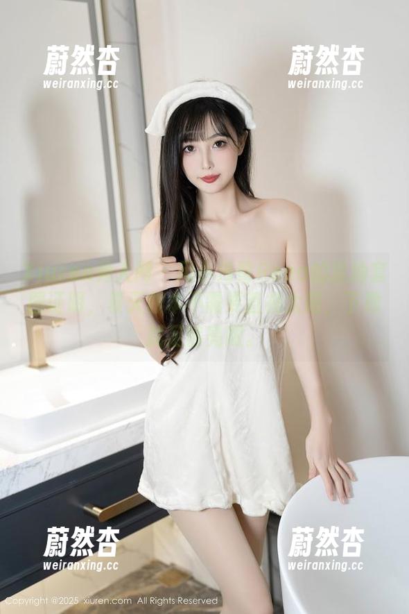Xiuren秀人网-小海臀Rena Xiuren秀人网 - 用小海臀Rena的泳池套图证明,夏天根本不需要直视太阳,下载就足够亮眼。