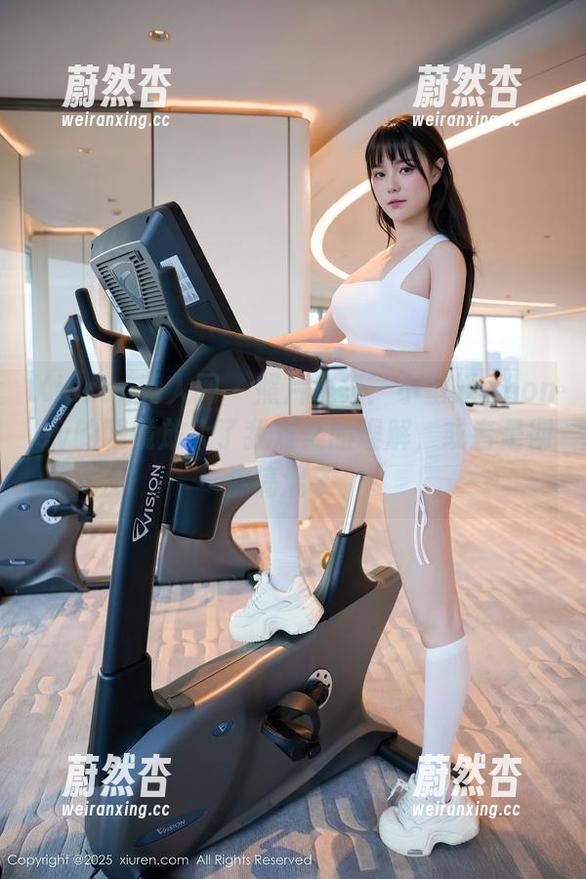Xiuren秀人网-小蛮妖_honey Xiuren秀人网 - 照片选集:小蛮妖_honey的眼镜放大了我对美的理解,或者是彻底搞混了。