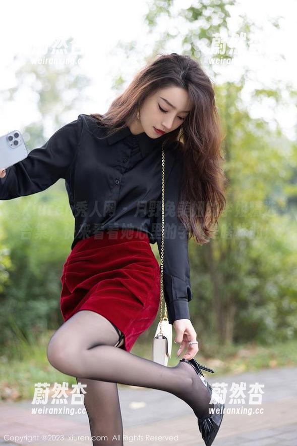 Xiuren秀人网-月野兔美妞 Xiuren秀人网 - 月野兔美妞的学姐精选合集,快来看看她心里的学姐是啥样的!