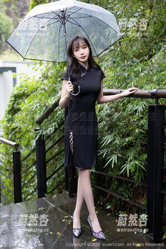 Xiuren秀人网-模特悦悦 Xiuren秀人网 - 套图里的模特悦悦,连衣裙好像在跟我说悄悄话?