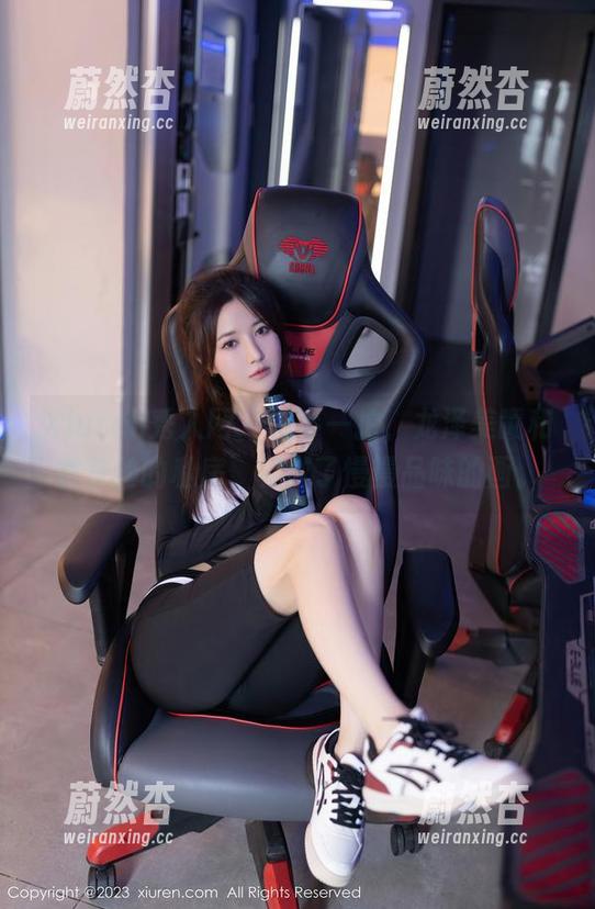 Xiuren秀人网-龙泽美曦 Xiuren秀人网 - 随手一拍,龙泽美曦和她灰丝的私房,竟成了慢慢品味的画。