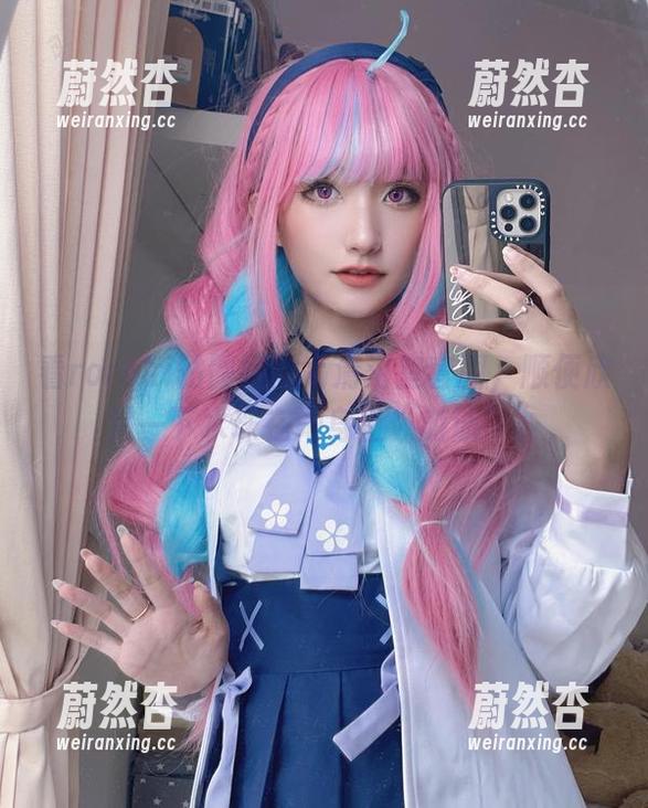 roroki骷髅姬 看roroki骷髅姬的高清浴室套图,顺便欣赏一下水珠在她身上“游泳”。