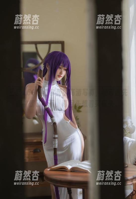 三度_69和希尔薇的高清写真，稍等我先眼神愣了一下，再回头想着买镜头。