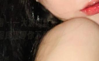 微密圈 - 一大波肉丝来了，不爱笑的赛琳在图库里等你下载，快抓紧时间哦！