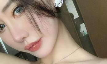 微密圈 - 哇，不爱笑的赛琳的福利写真，“用心看”的效果，比电视上的广告还要抓人啊！