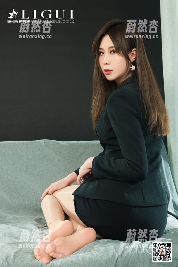 丽柜-钟情 丽柜 - 谁说学妹不能在钟情的原图里绽放?
