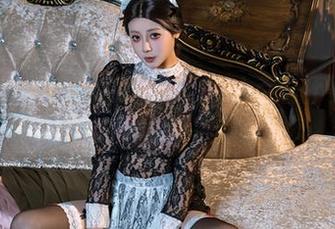 云溪溪奶桃的幽默写真，双人百合不只是端庄喔