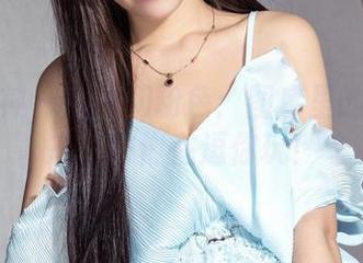 克拉女神 - 舒彤和粉色：图库里的轻松萌态，好像在逗你玩！