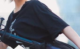 看看单马尾女孩的图片,兔玩映画的资源,有点意思,就是缺乏些新鲜活力。