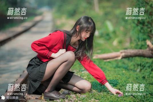 兔玩映画 兔玩映画:午后阳台奇观—在线高清,怎么看怎么像个小白兔在晒太阳!