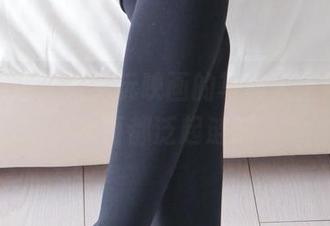 在泳池边，看兔玩映画的写真人士如何让水面都泛起涟漪