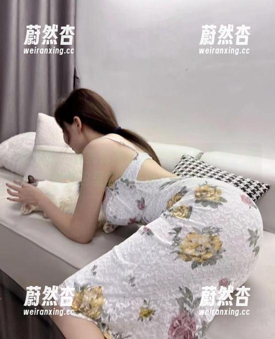 周妍希 微密圈 - 油亮的不止是周妍希的妆容,私房图包里的每一张都在唱歌。