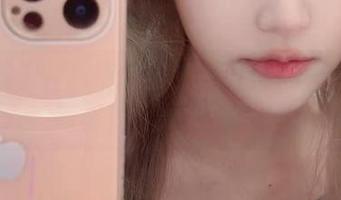 谁说高跟鞋只能走路？啾小妍的定制图片教你如何优雅地停留