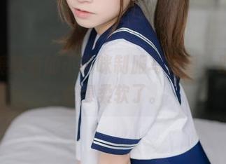在喵糖映画的小猫咪制服写真里,时光都变得柔软了。