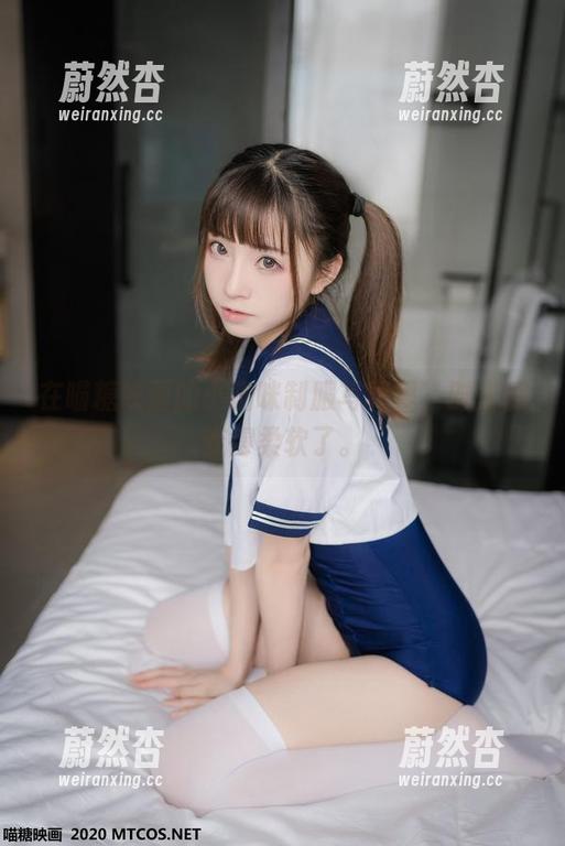在喵糖映画的小猫咪制服写真里，时光都变得柔软了。