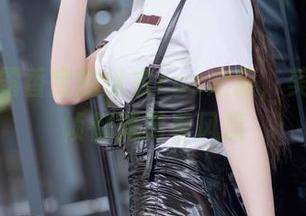 在坏露露香宝的泳衣cos之旅,美图每一帧都流露着风情