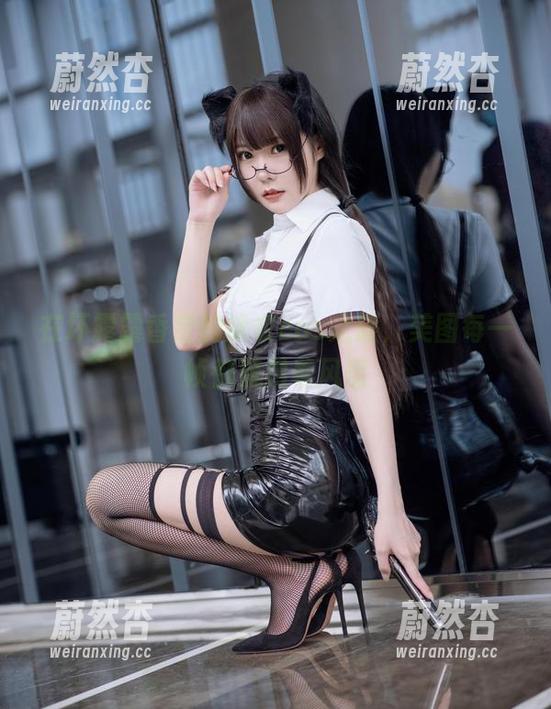 坏露露香宝 在坏露露香宝的泳衣cos之旅,美图每一帧都流露着风情
