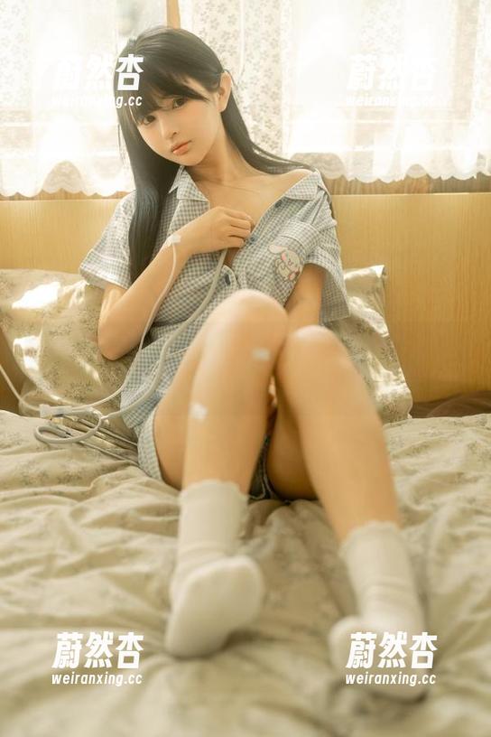失眠小宁 美图中的失眠小宁,礼服的背后有谁在默默看?