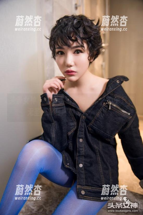 头条女神-李丽莎 头条女神 - 看到李丽莎的吊带,心中只有无圣光跟套图的思考,哈哈。