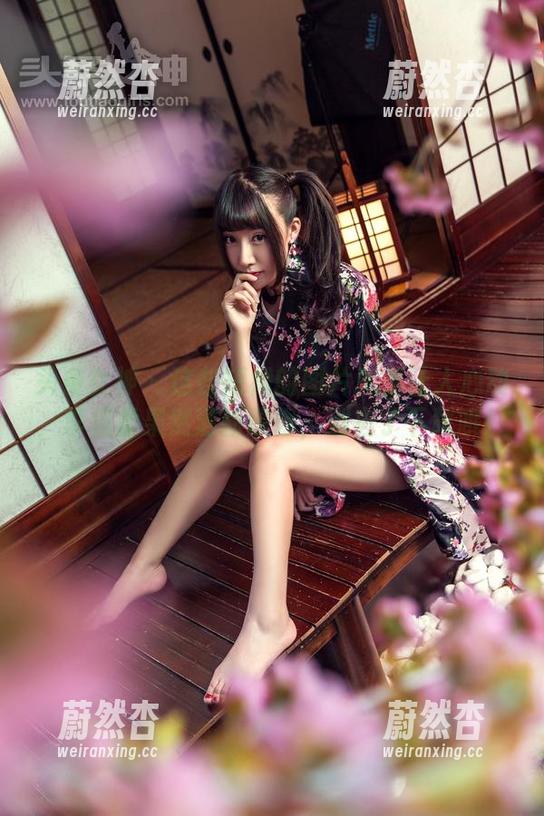 头条女神-李温柔 头条女神 - 这些短裙的图片真是让人心动,李温柔果然清新脱俗,别忘了下载哦!