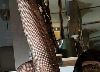 微密圈 - 女刺客与她的白衬衫写真，免费下载？大概还要一点勇气
