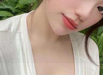 微密圈 - 这组写真里，奶宝妹纸就像了一份美味佳肴，原图流出了不少‘这是什么神仙身材’的赞叹！