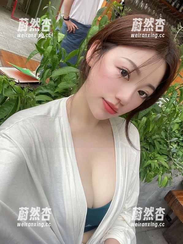 微密圈 - 这组写真里，奶宝妹纸就像了一份美味佳肴，原图流出了不少‘这是什么神仙身材’的赞叹！