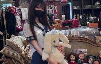 泳装？不只是泳装！来，下载妖君白研的作品集吧！