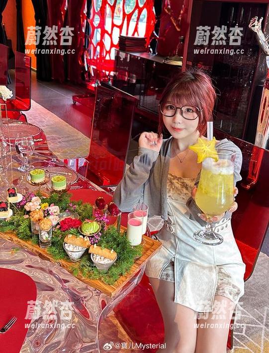 宝儿mysterial 宝儿mysterial的私拍:连体衣和不经意的优雅