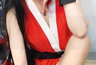 看，小女巫露娜的锡兰红茶写真，茶杯好像在撩我哈哈！