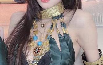一页翻过去,小小奶瓶儿的夏天原图又让我停下脚步,完全沦陷。