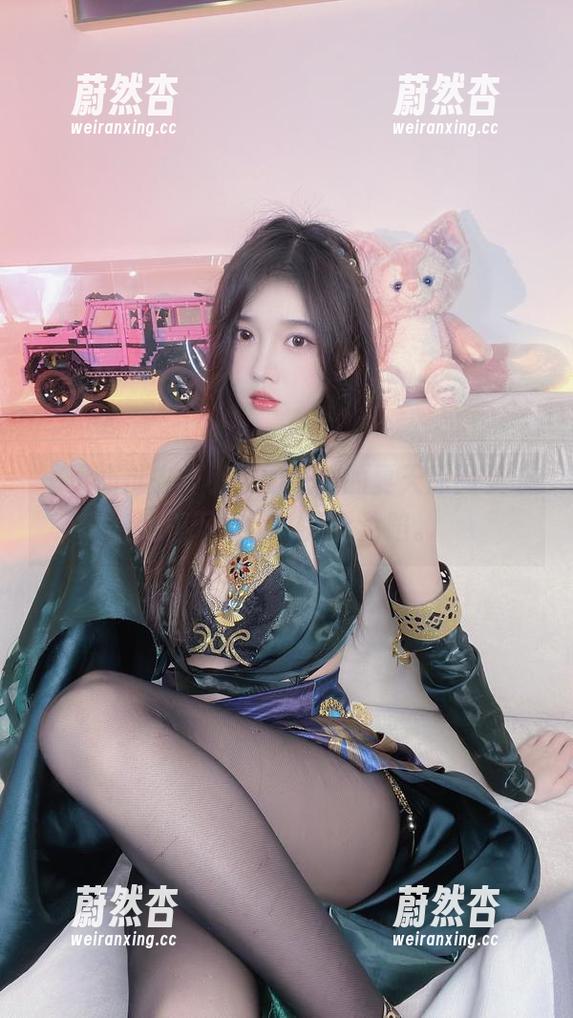 小小奶瓶儿 一页翻过去,小小奶瓶儿的夏天原图又让我停下脚步,完全沦陷。