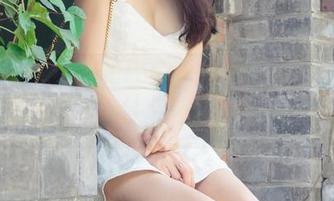 尤果网 - 掌握赤红色的魔力，欣杨Kitty的写真就这味道。