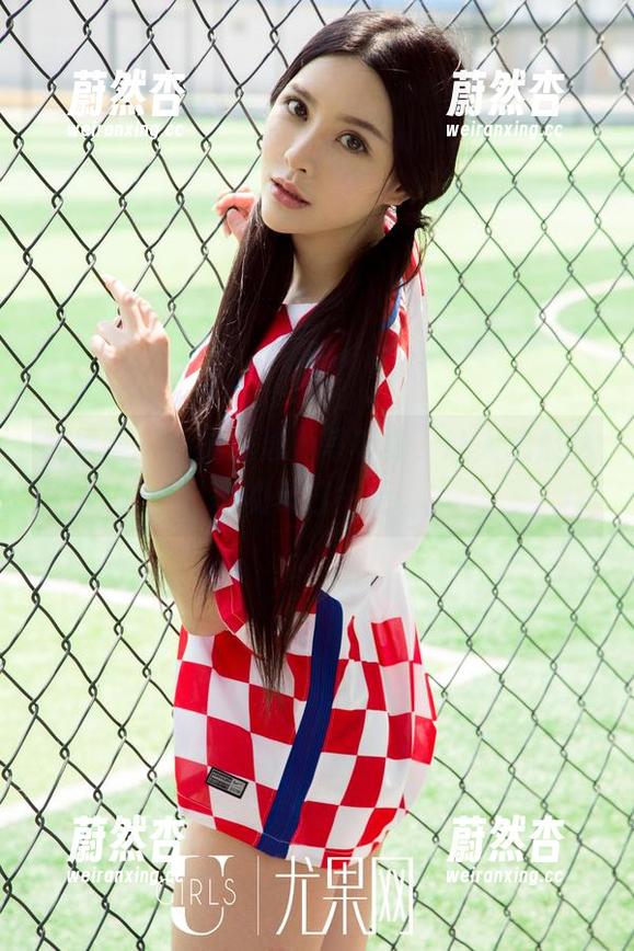 尤果网-青树 尤果网 - 青树的泳池写真集,让人想起慵懒的夏日午后。