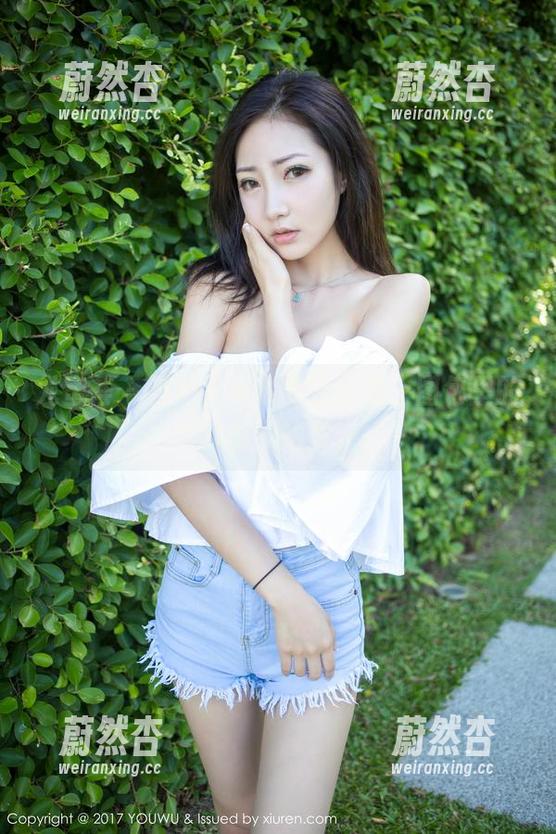 尤蜜荟-周于希 尤蜜荟 - 当周于希脱离无圣光,图包里的美脚也开始发光!