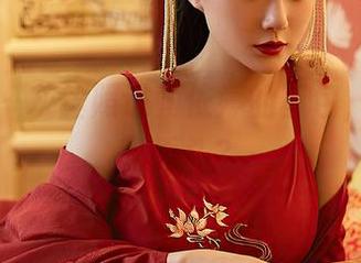 尤蜜荟 - 灰丝照进黄依婷的图包，究竟有啥看头？