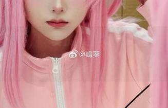 穿上这双鞋,嶋葵的美腿cos就变身成了一场“腿模特”选拔赛,大家准备好吗?