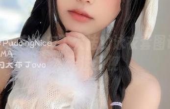 爱它或恨它？布丁大法的泳衣套图让你根本无法无视