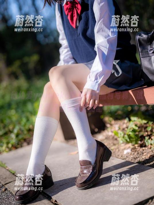幼爱youmeko 随幼爱youmeko畅游美腿福利写真,试试不被腿长打败的幽默!