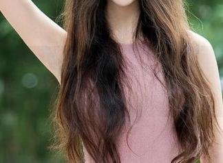 推女郎 - 就算是王根星熙的海边写真,照片里的风似乎也想蹭个热度…